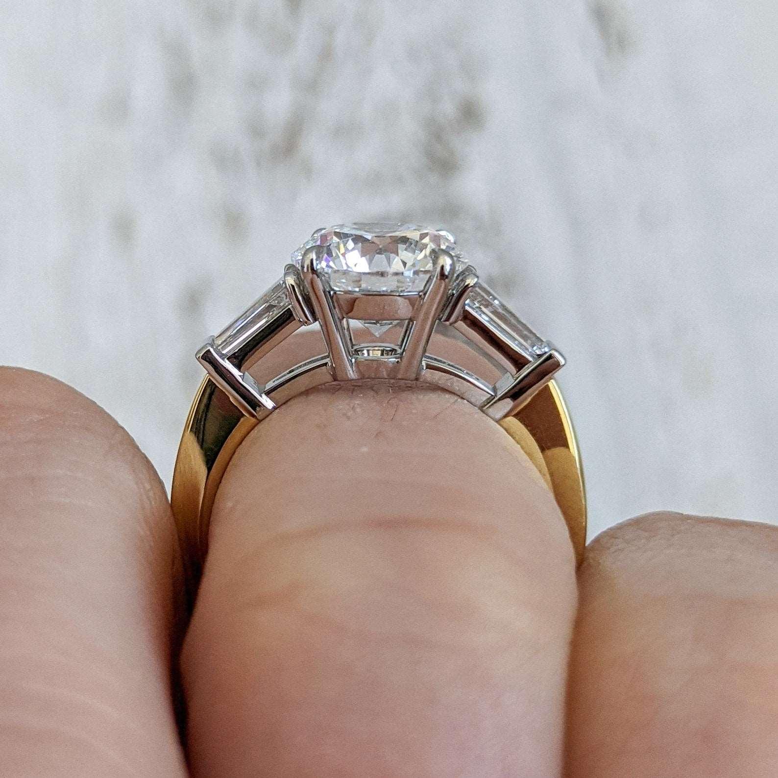 2.50CT D/VS IGI Certified Round Diamond Trilogy Engagement Ring - Image 4