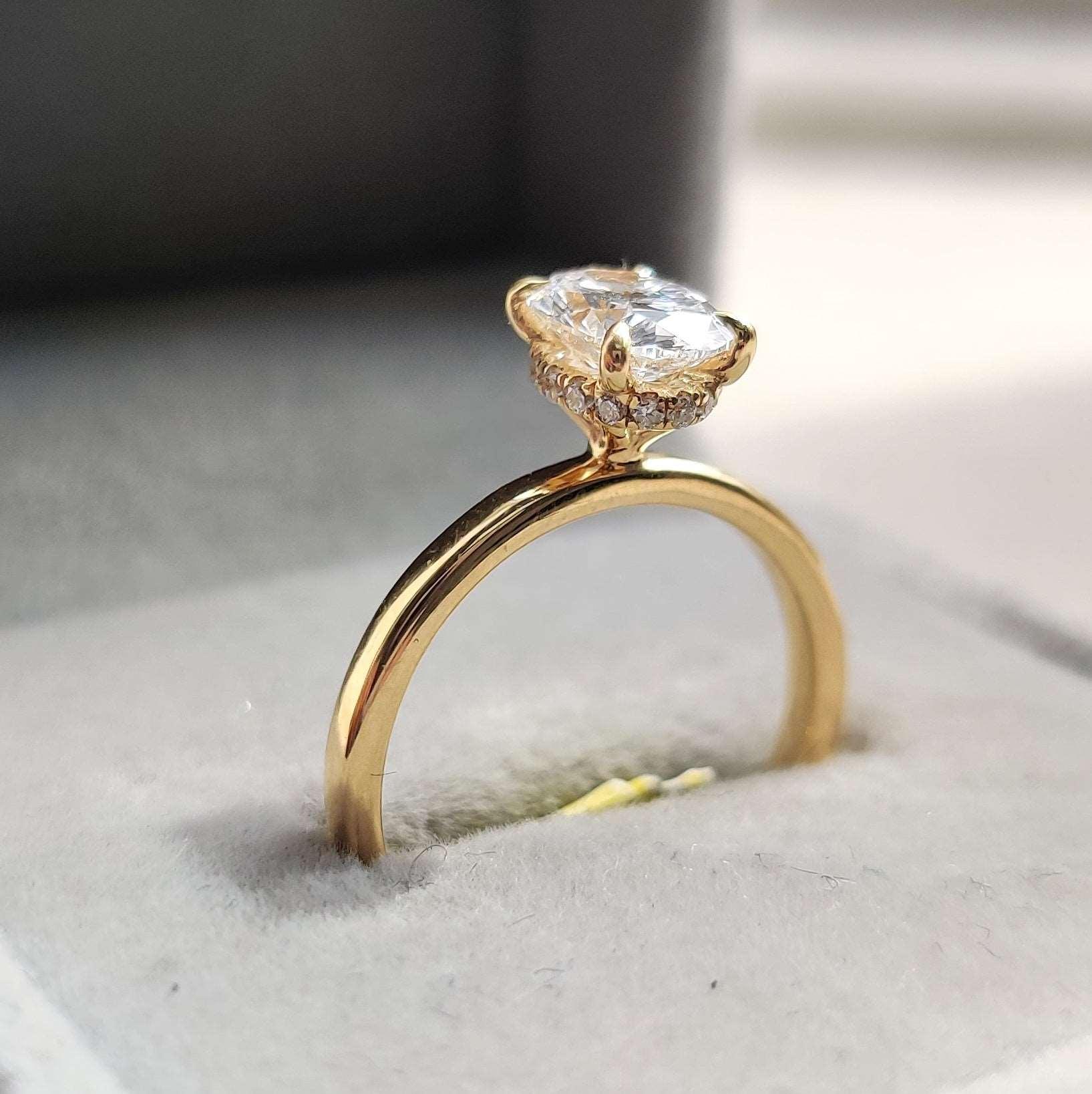 1.15CT IGI Certified Diamond Oval Cut Hidden Halo Women's Engagement Ring - 18k Yellow Gold - Image 4