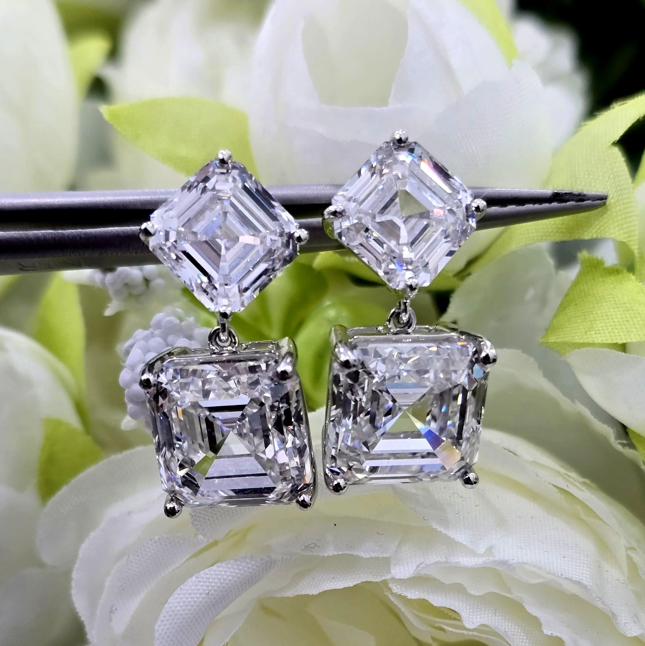 Last Piece ! Certified Huge 26.30Ct Asscher Diamond Dangle Earrings in Platinum 14.20Gram - Image 3