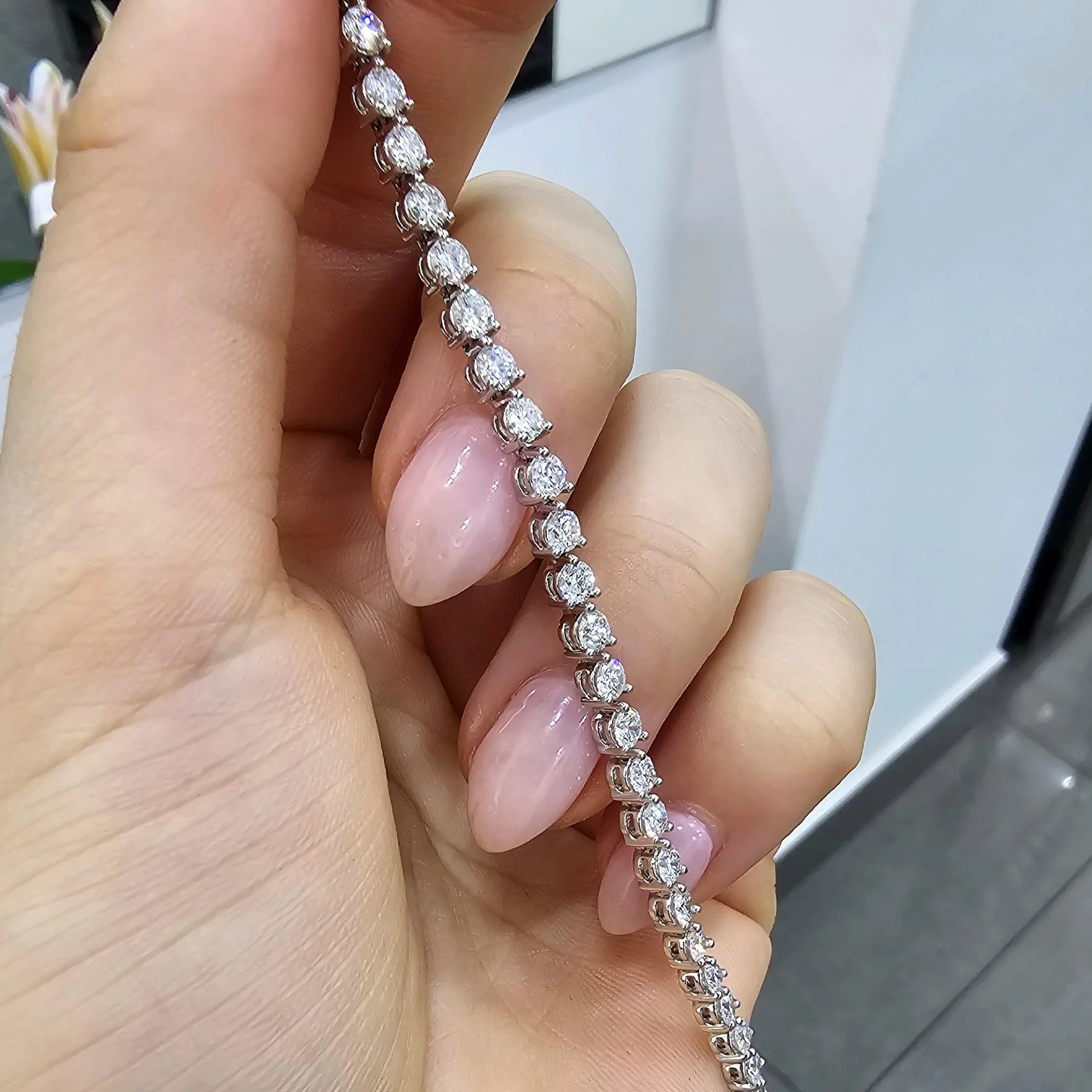 3.00Ct - 7.00ct D/VS Lab Round Diamond 3 Prong Tennis Bracelet in White Gold - Image 4