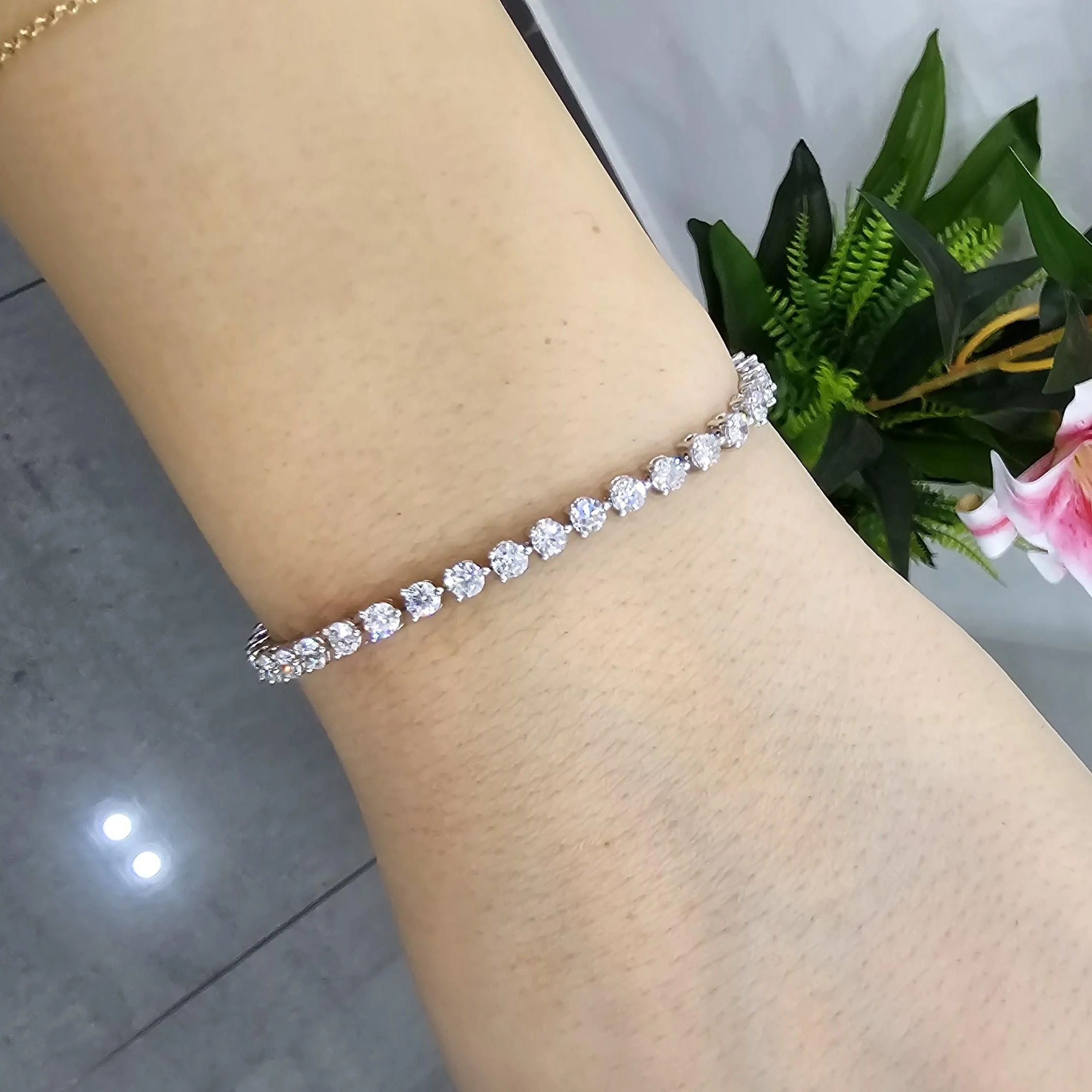 3.00Ct - 7.00ct D/VS Lab Round Diamond 3 Prong Tennis Bracelet in White Gold - Image 6