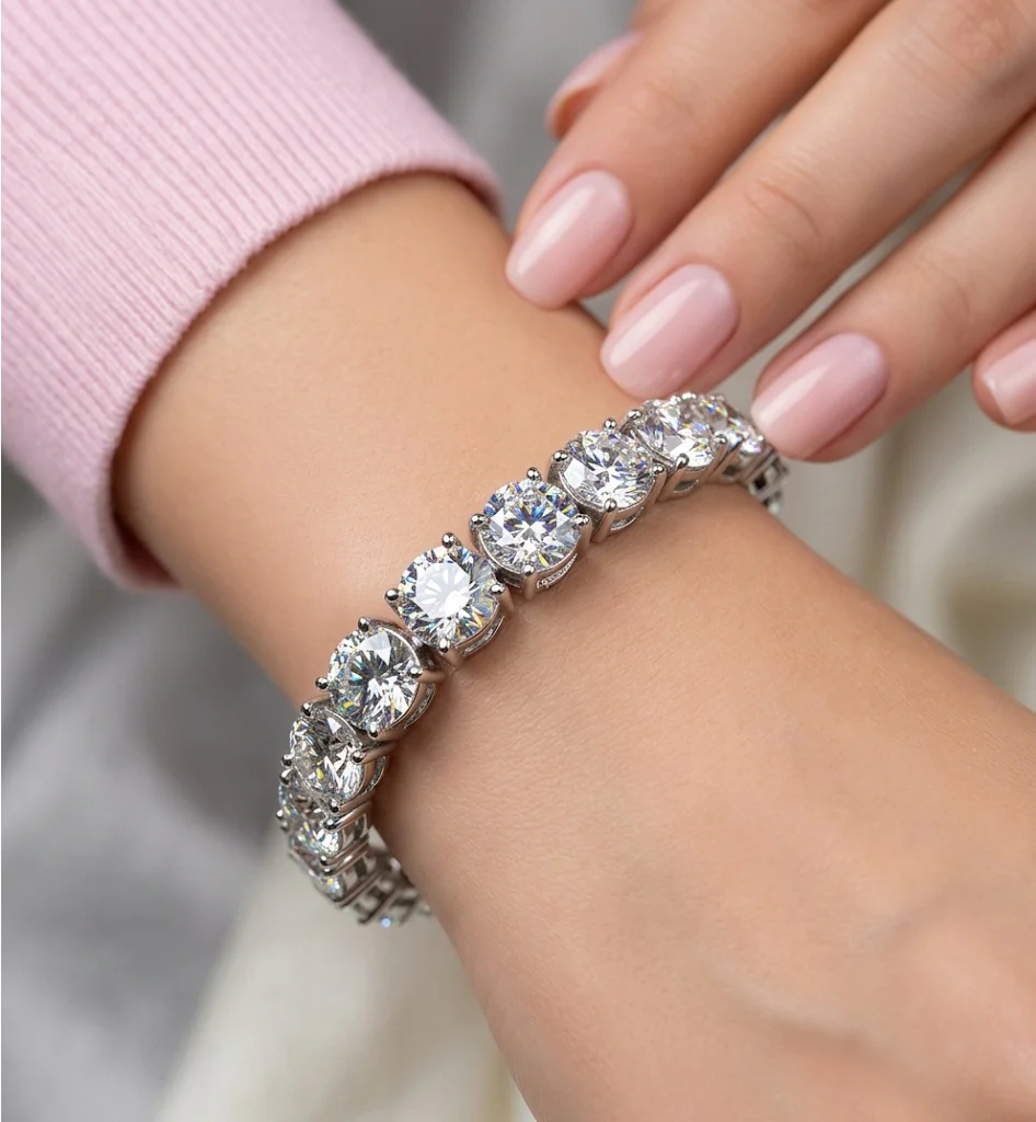 D/VS 35.00ct Lab Diamond Claw Set Tennis Bracelet in 9k Gold | 1.5ct Each Diamond - Image 4