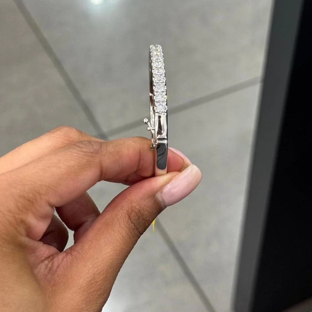 4.00CT D/VS Lab Grown Round Diamond Bangle In White Gold - Image 4