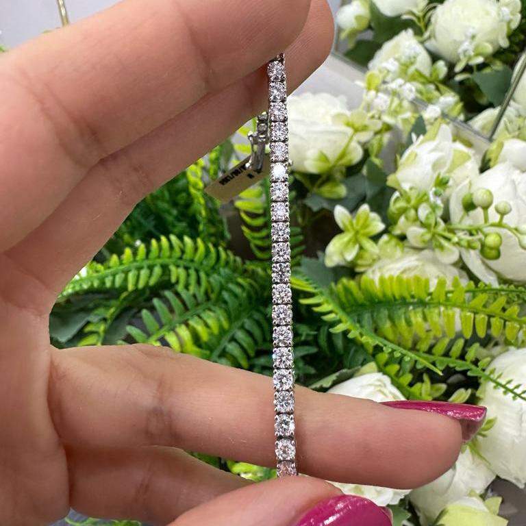 5.00 ct D/VVS Round Lab Diamond Claw Set Tennis Bracelet in 9k Gold - Image 6