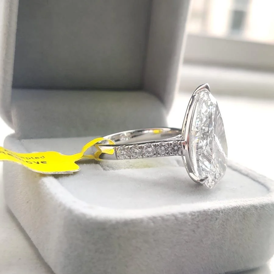 9.50 Carat IGI Certified Pear Shape Diamond Women's Engagement Ring - Image 3