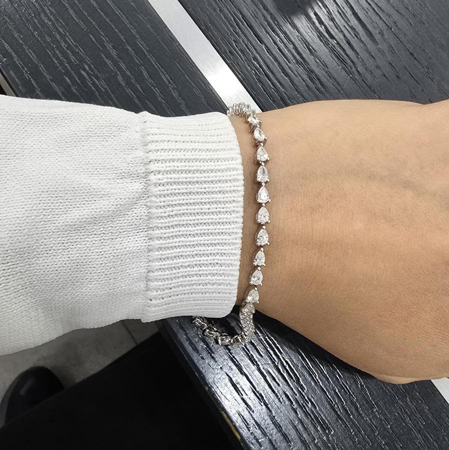 8.50CT D/VS Lab Grown Pear Diamond Claw Set Tennis Bracelet In White Gold - Image 6