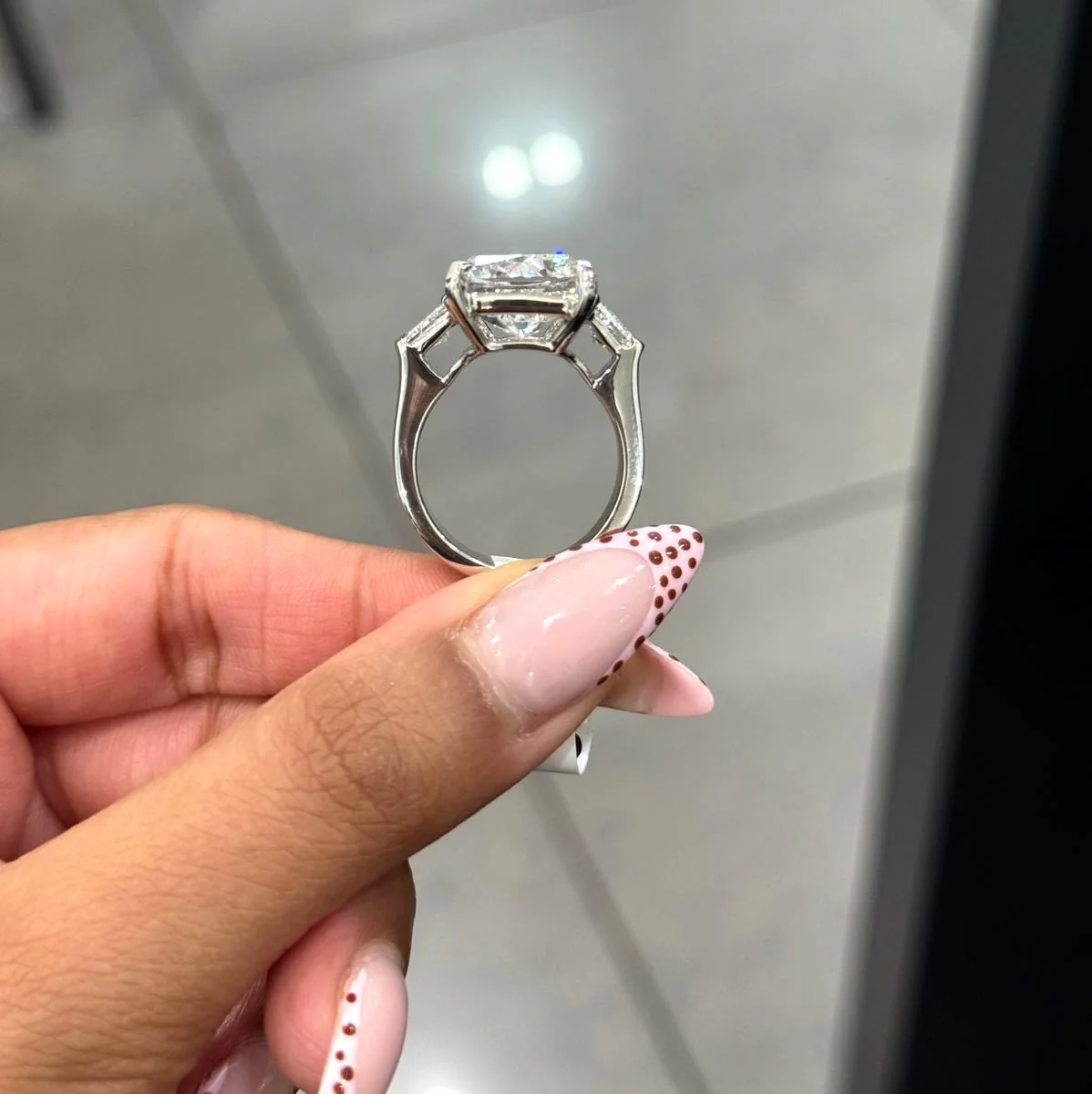 SALE! IGI Certified 16.00ct Lab Grown Ashoka Cut With Trapezoid Diamond Trilogy Ring in Plaitnum - Image 2