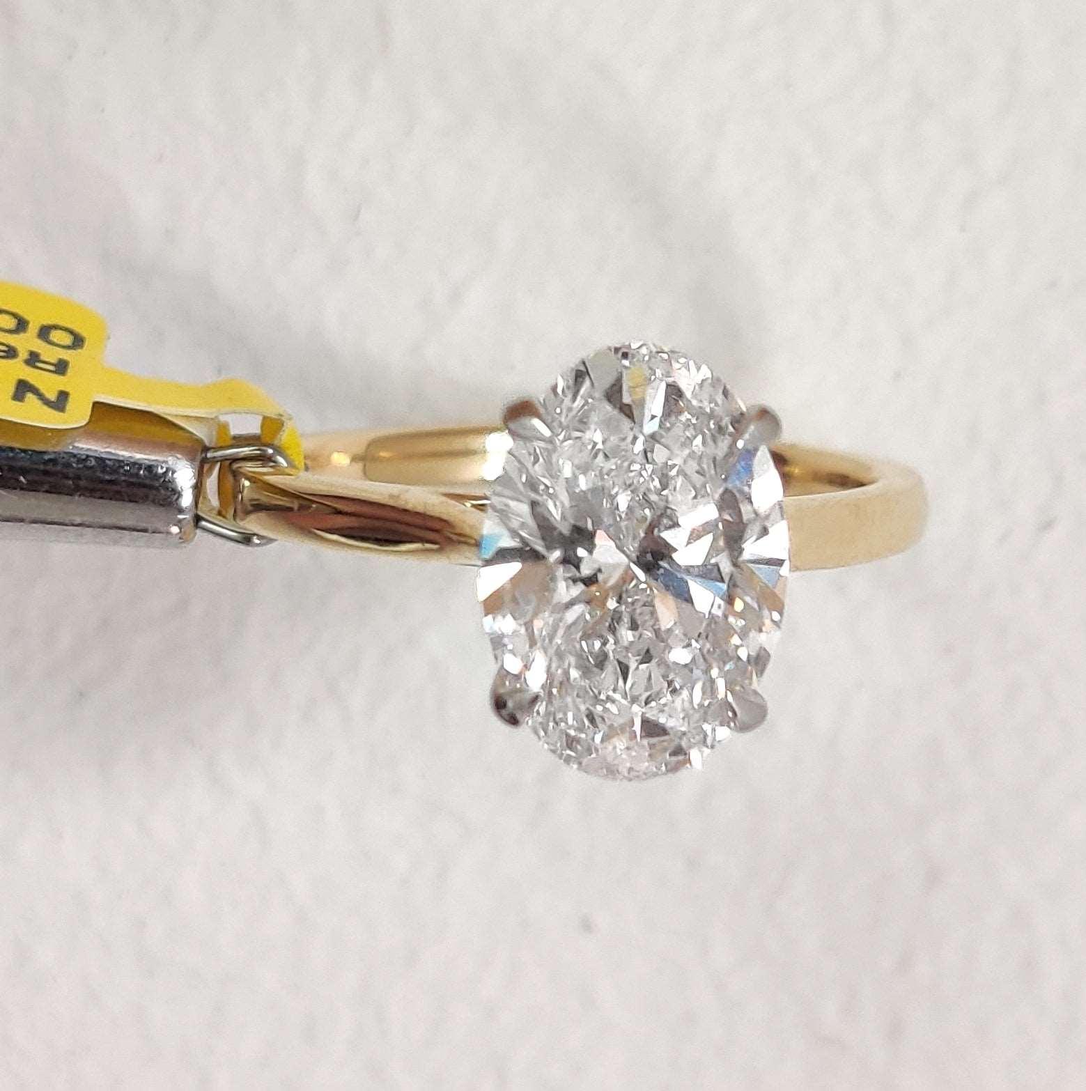 3.00Ct 6.00CT IGI Certified Diamond Oval Cut Solitaire Engagement Ring in 18k Yellow Gold - Image 5