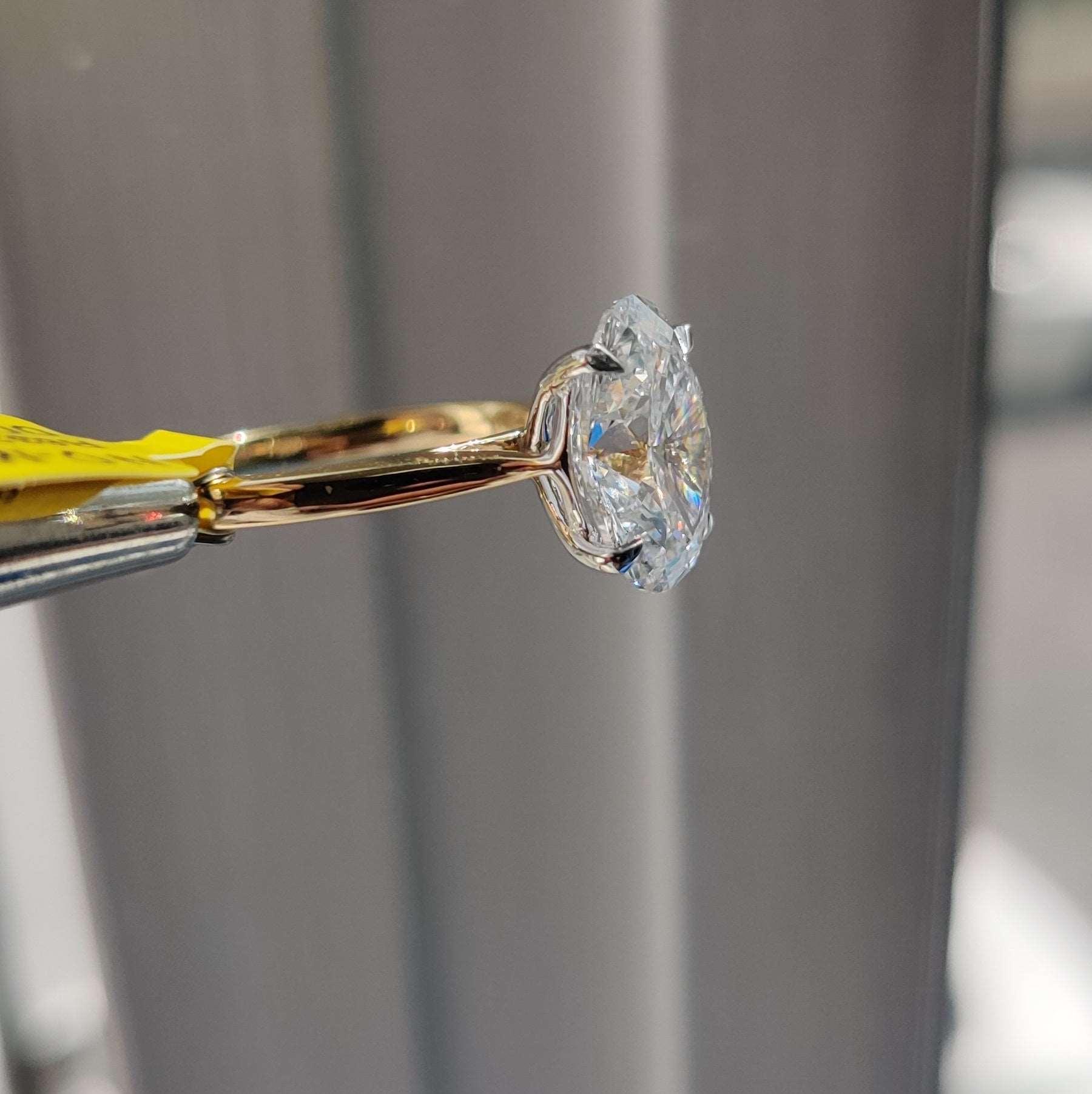 3.00Ct 6.00CT IGI Certified Diamond Oval Cut Solitaire Engagement Ring in 18k Yellow Gold - Image 7