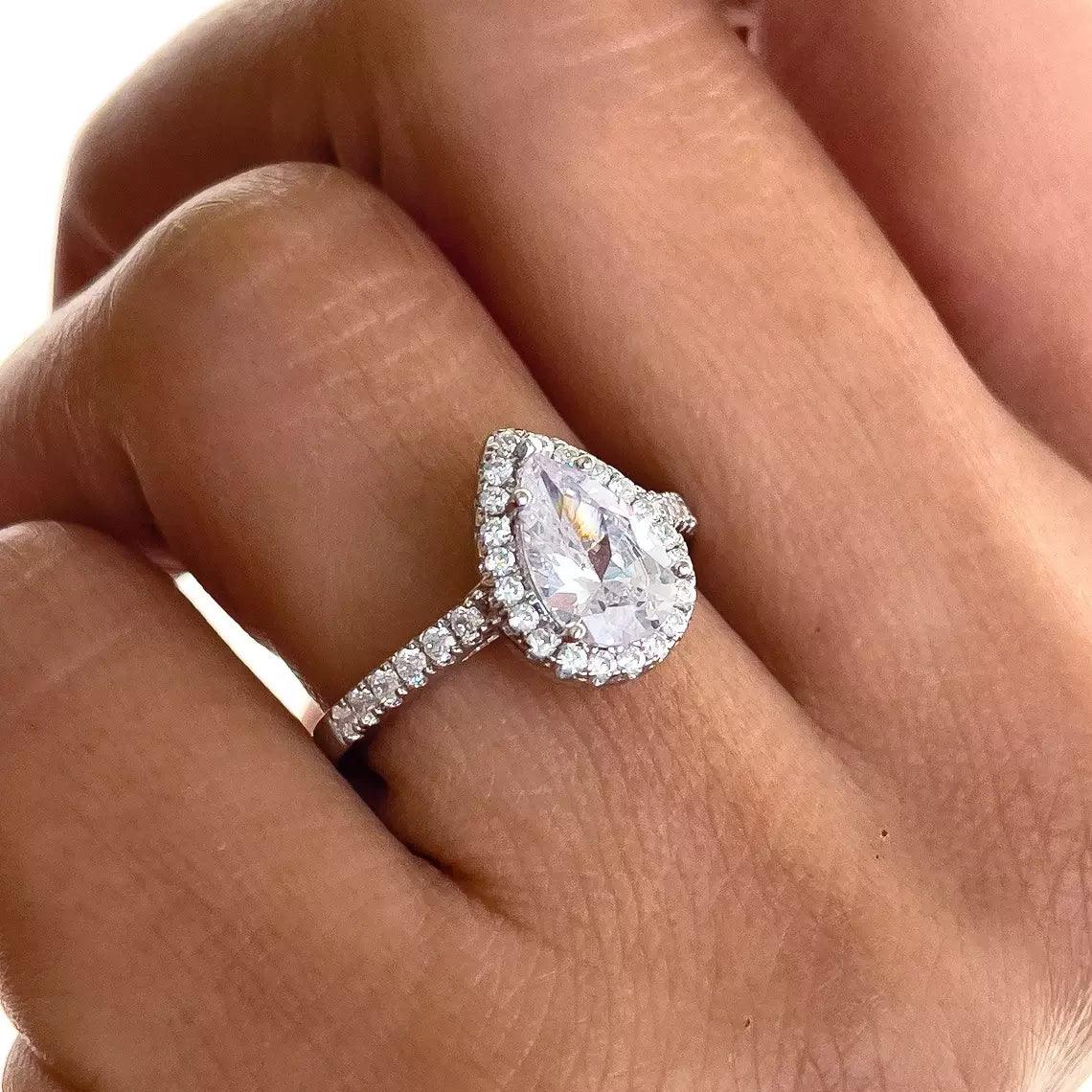 Certified F/VS 2.50Carat Pear Diamond Halo Ring in Hallmarked Yellow Gold - Image 3