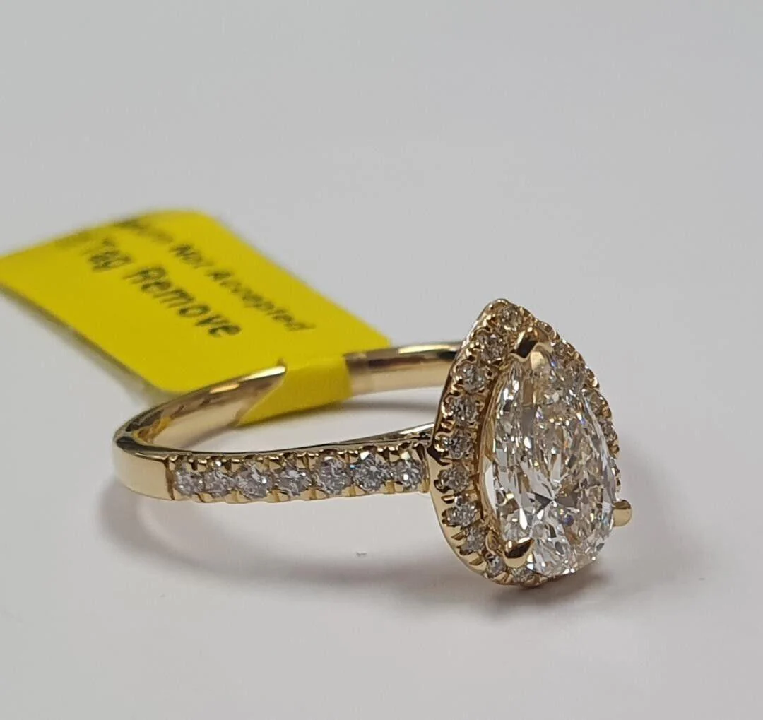 Certified F/VS 2.50Carat Pear Diamond Halo Ring in Hallmarked Yellow Gold - Image 4