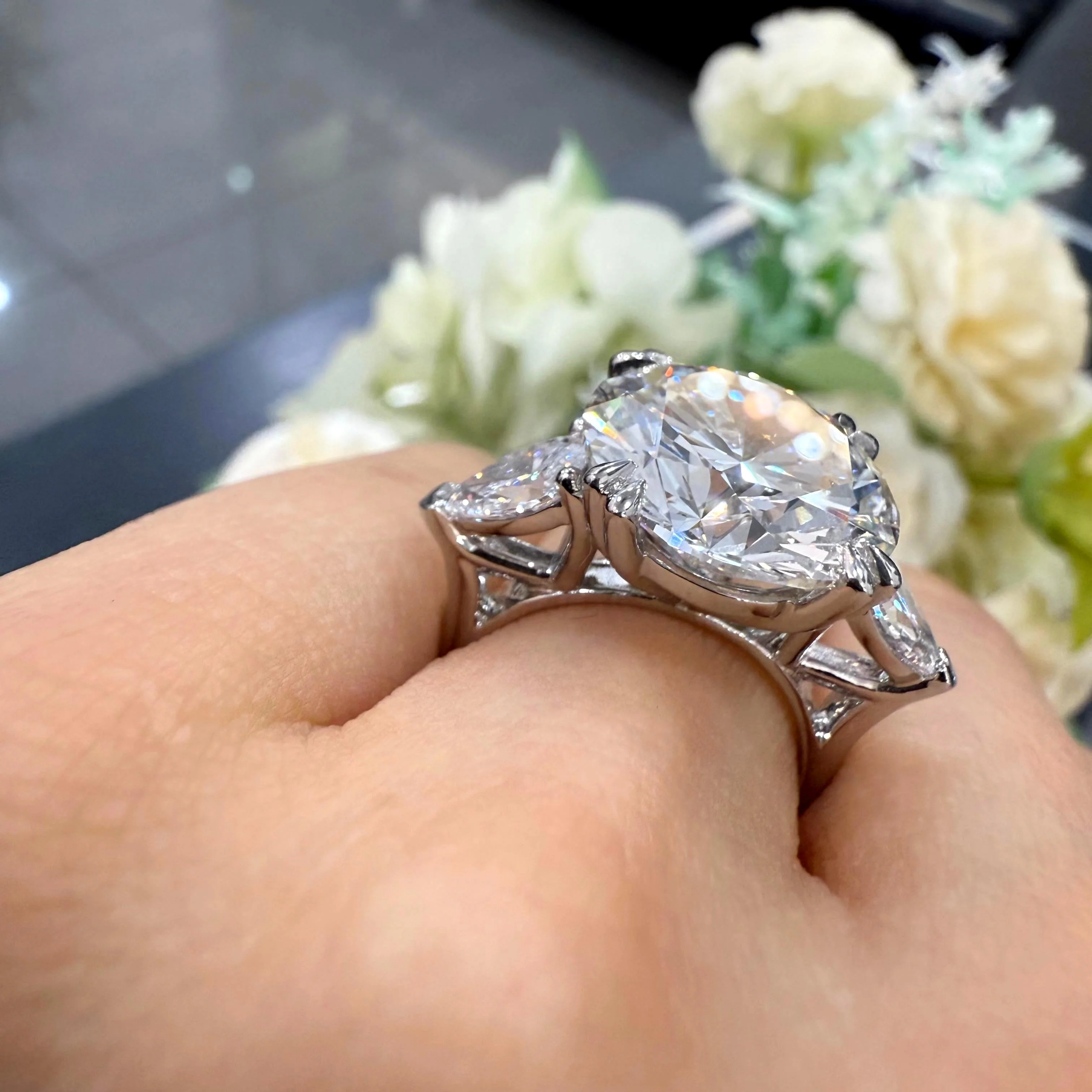 Special Offer ! Certified Round & Pear Shape Lab Diamond Trilogy Ring in Platinum for Women - 9.50Ct - Image 3