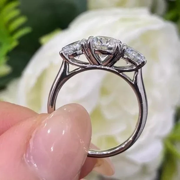 D/VS 2.00ct - 3.00ct Classic Round Diamond Trilogy Engagement Ring in Platinum - Image 10