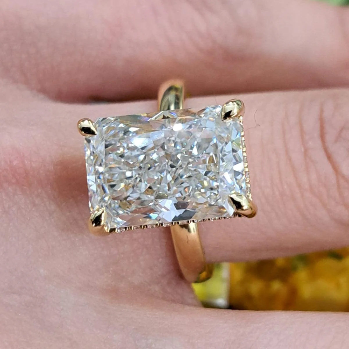 IGI Certified 6.00 Carat Radiant Diamond Hidden Halo Engagement Ring 18K Yellow Gold - Image 2