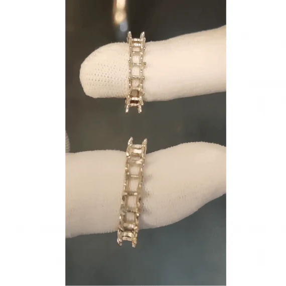 D/VS 5.50ct - 8.50ct Cushion Diamond Full Eternity Ring For Women in Platinum - Image 4