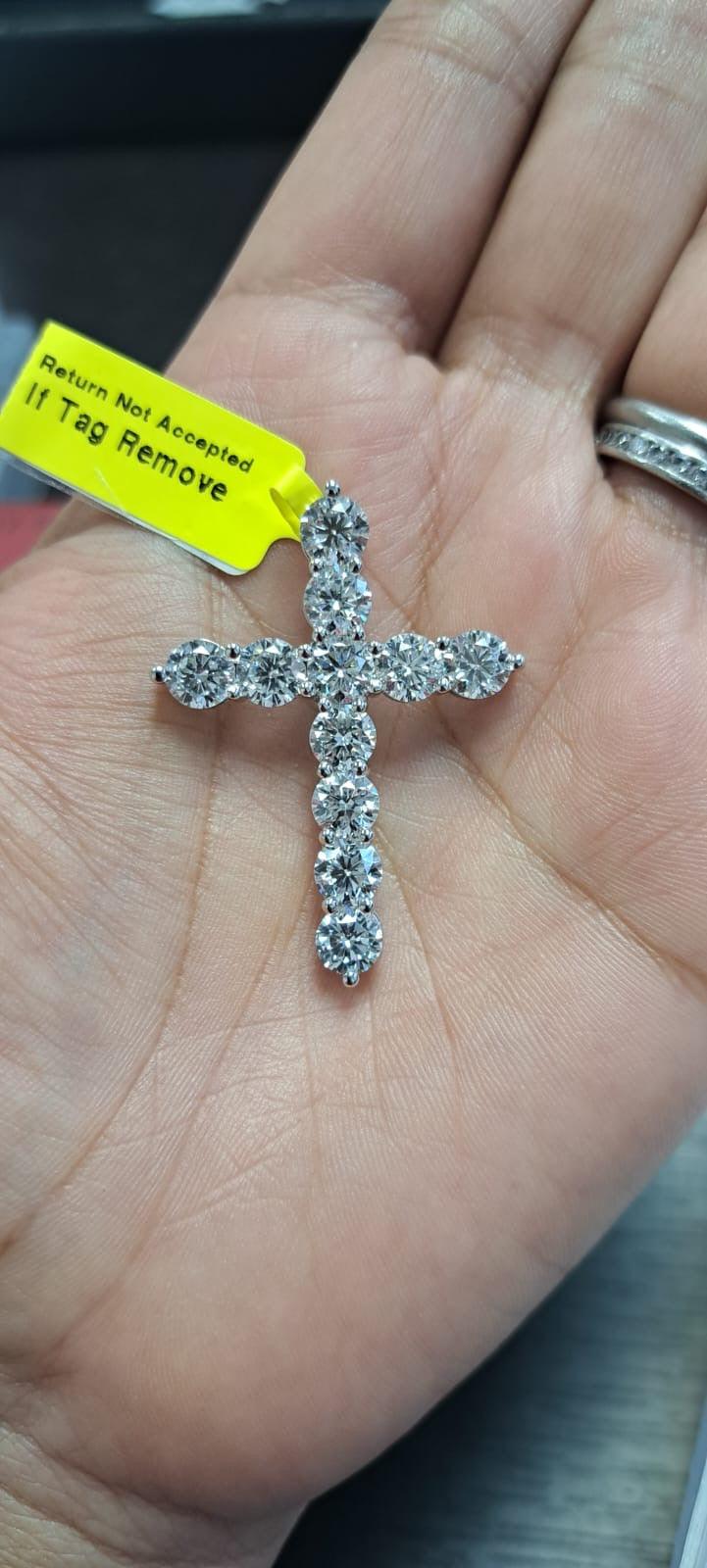 D/VVS 10.05 Ct Round Diamond Cross Pendant Necklace In 18k White Gold - Image 3