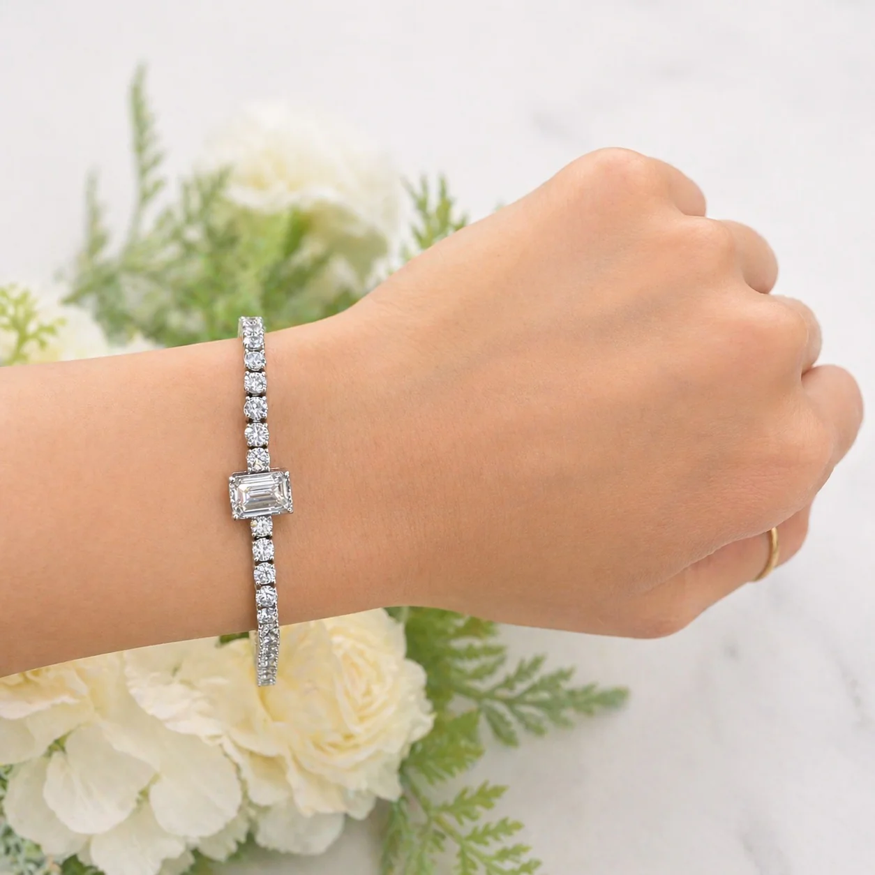 8.50Ct Emerald and Round Lab Diamond Tennis Bracelet In 9k White Gold 7inch - Image 3