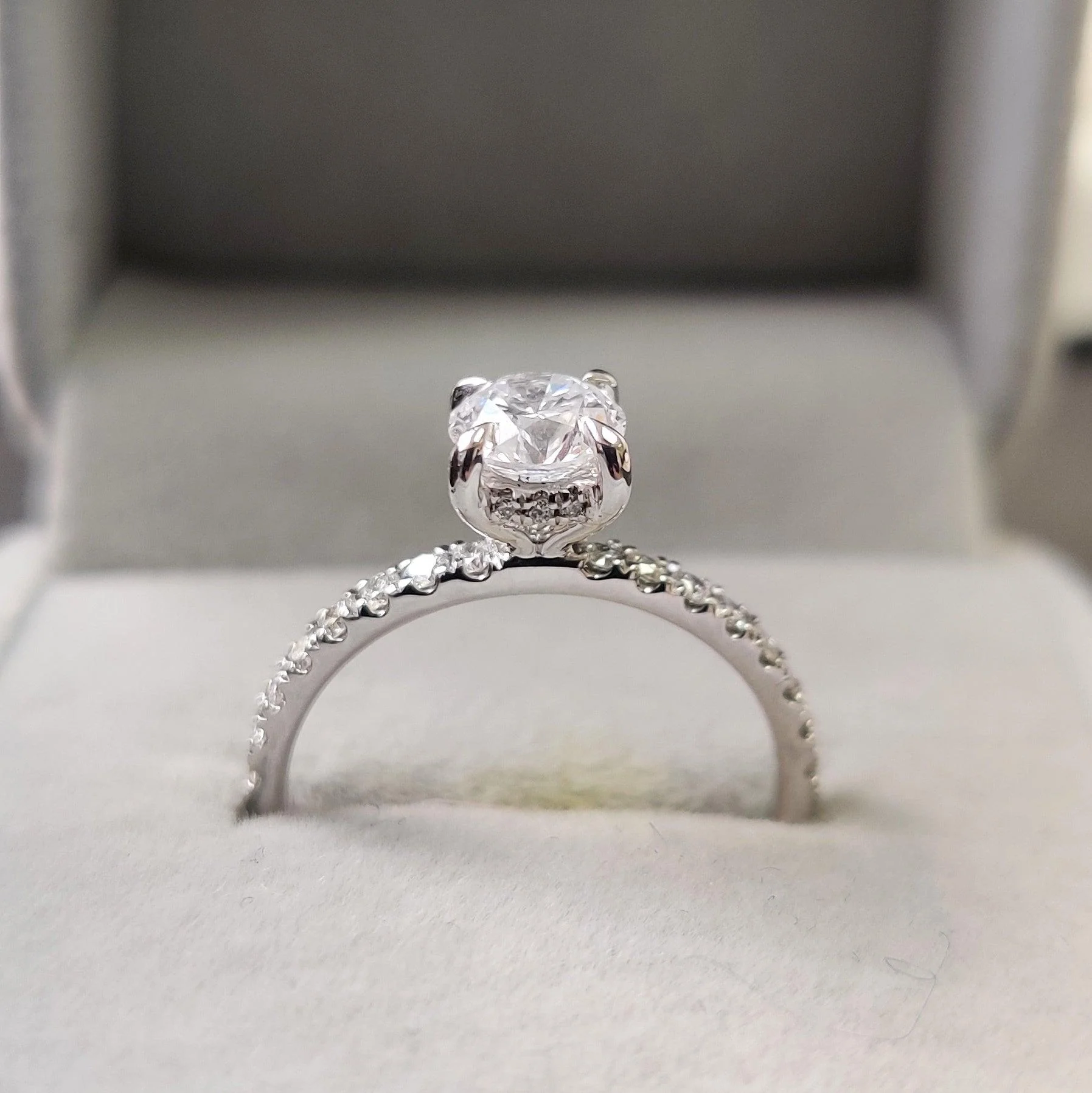 F/VVS2 1.75CT IGI Certified Diamond Round Brilliant Cut Hidden Halo Engagement Ring - Platinum - Image 3