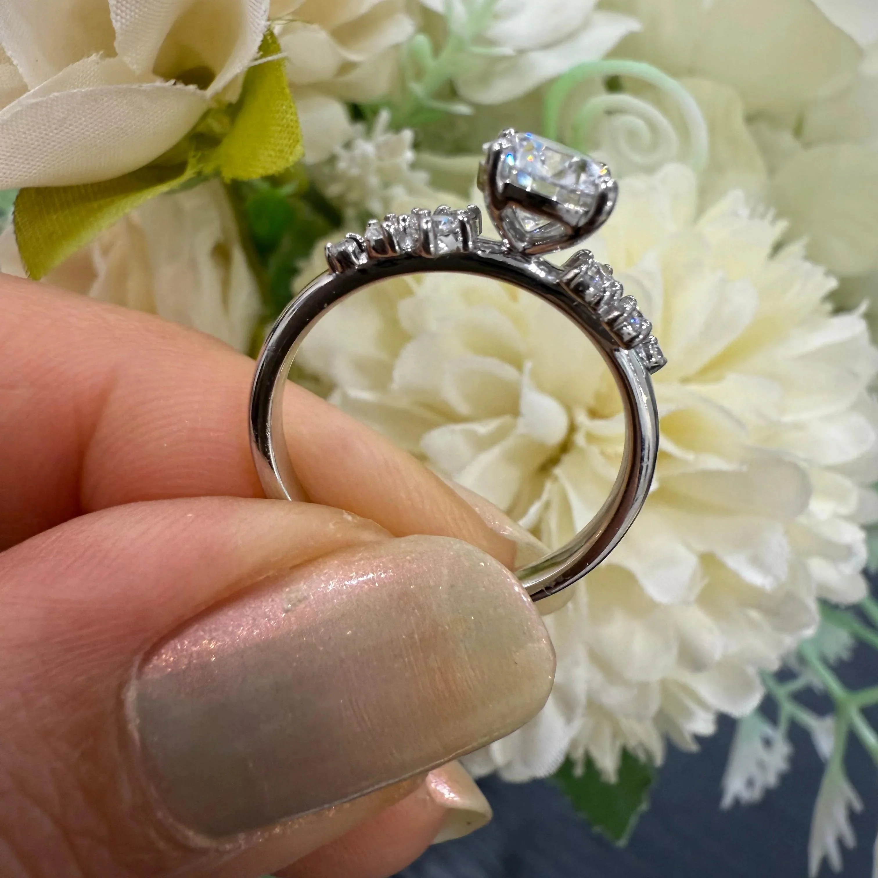 GIA Certified 1.20ct G/VS Natural Round with Side Diamond Engagement Ring In 18k Gold - Image 3