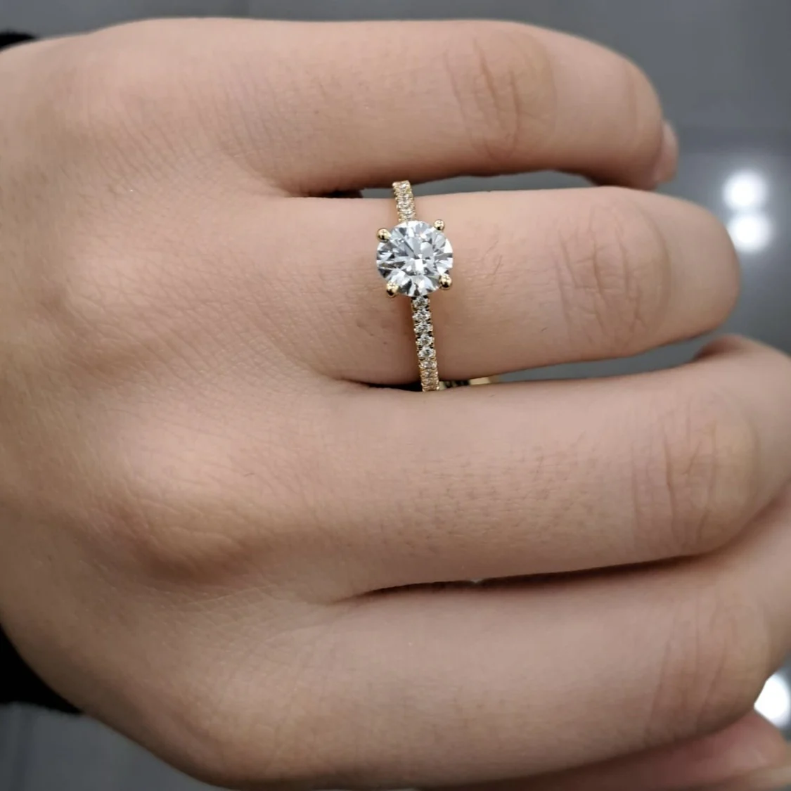 GIA Certified 1.25ct G/VS Natural Round with Side Diamond Engagement Ring In 18k Gold - Image 7