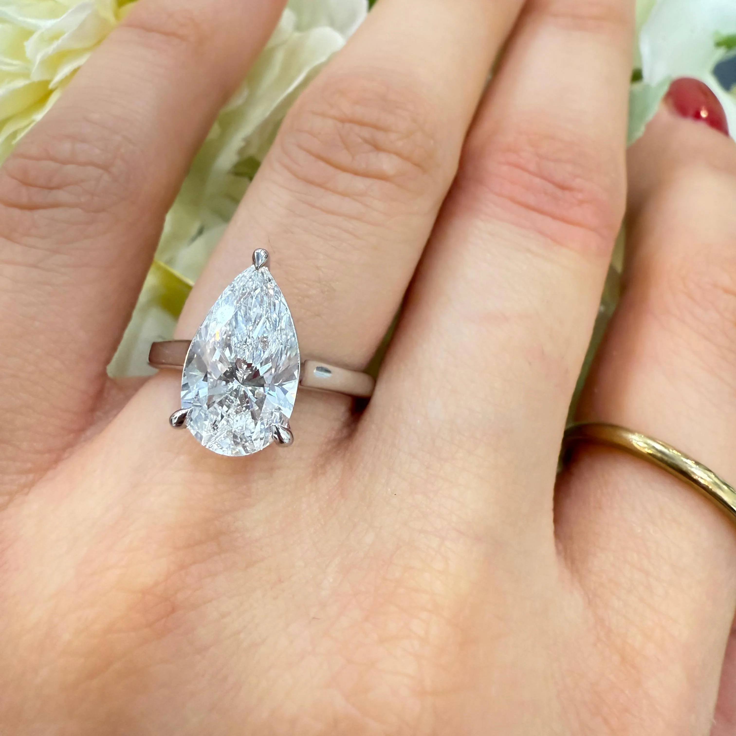 E/VS 3.00CT IGI Certified Lab Grown Pear Diamond Solitaire Engagement Ring in Platinum - Image 6