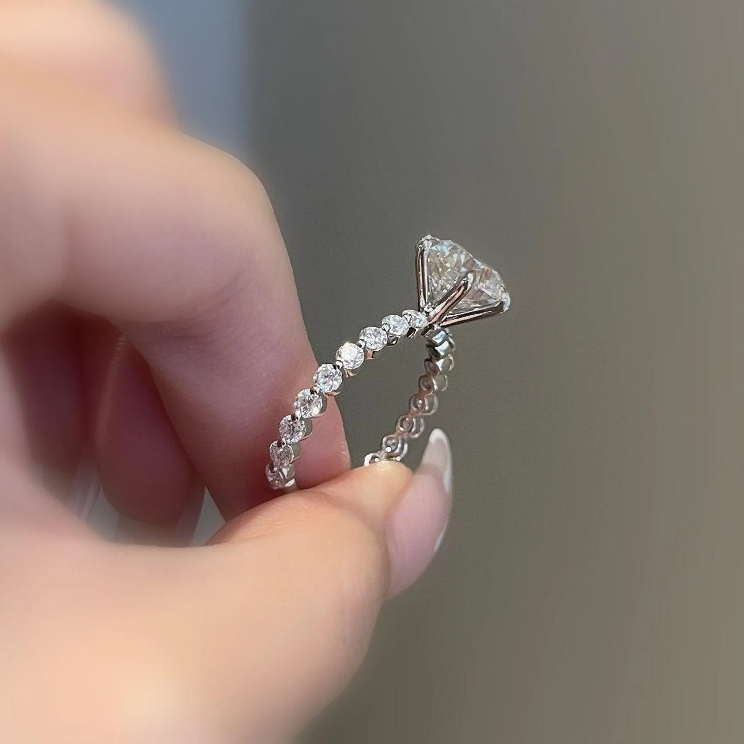 4.50CT IGI Certified Lab Grown Round Diamond Engagement Ring - Image 4