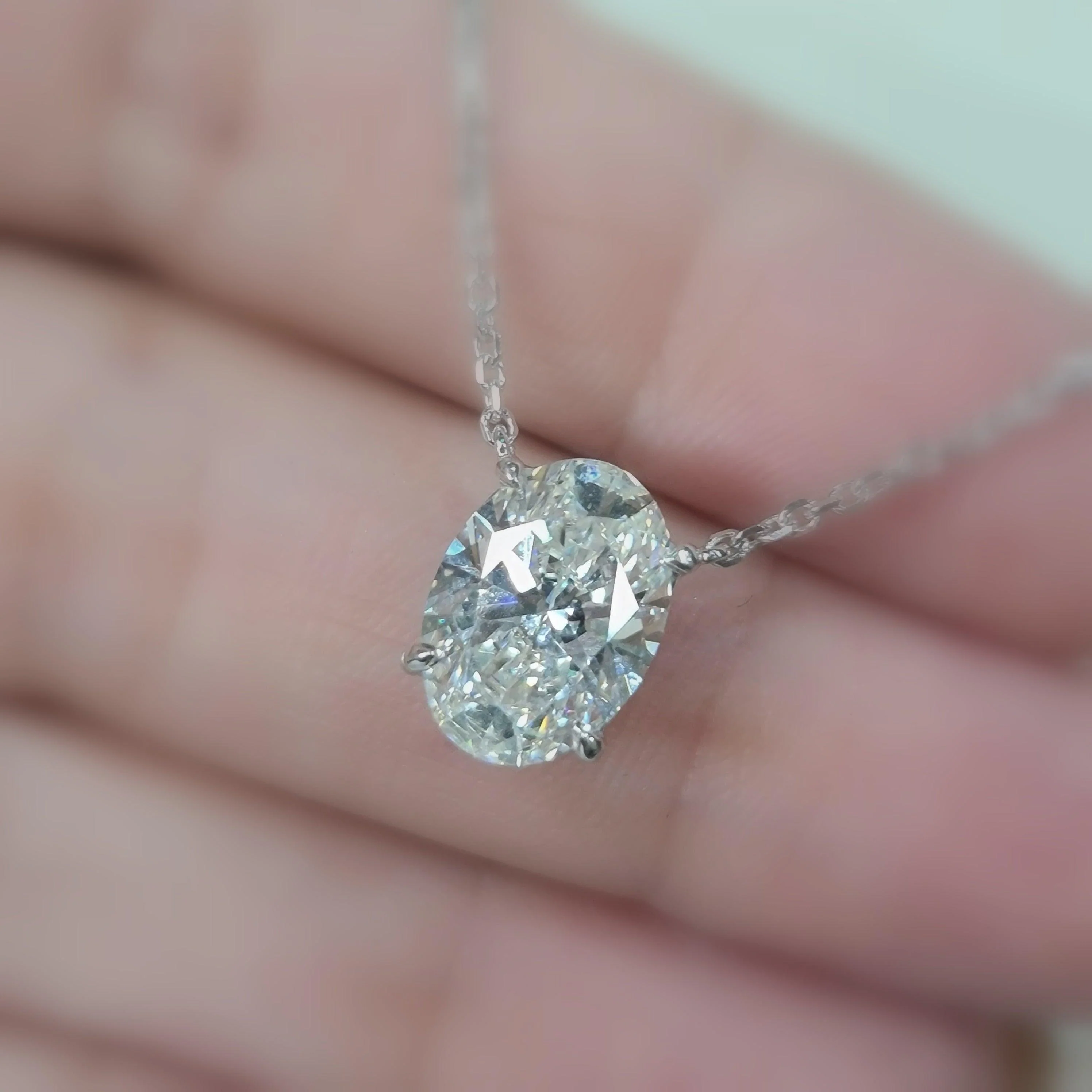 IGI Certified Oval Diamond Solitaire Pendant Necklace for Women in 18k Gold - Image 2