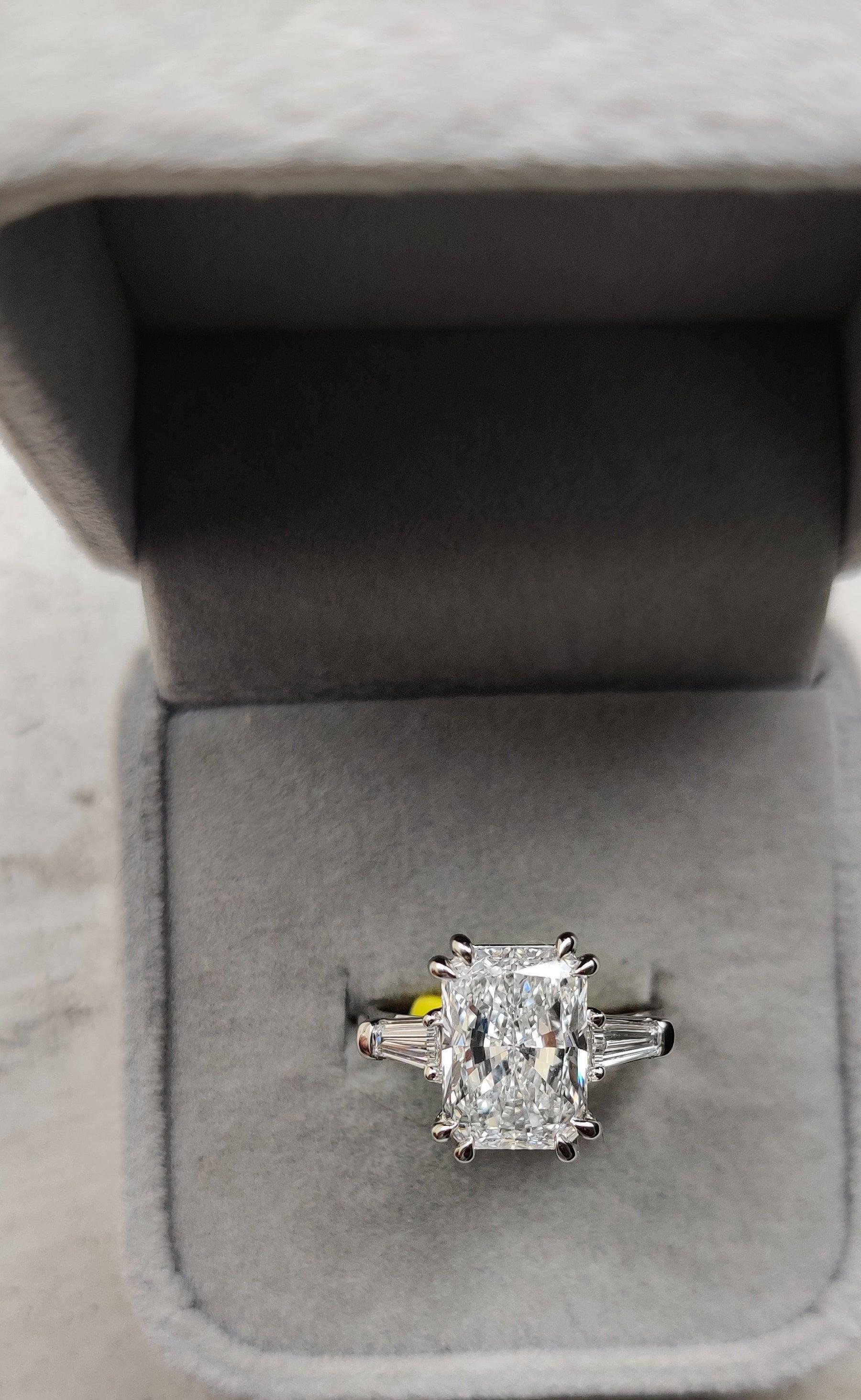 IGI Certified Radiant & Diamond Trilogy Ring Platinum 4.00Ct - 6.00Ct - Image 3