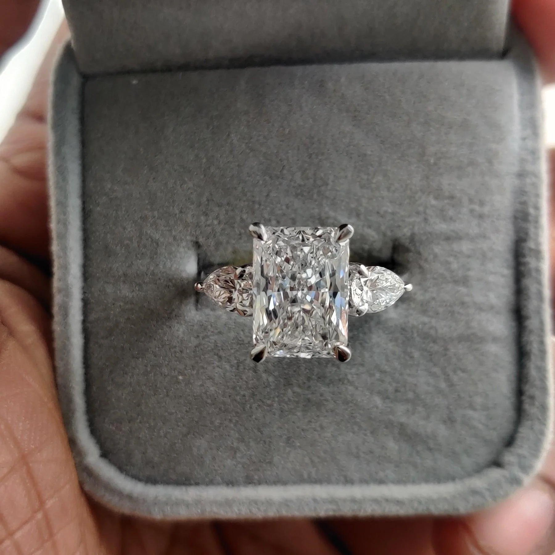IGI Certified Radiant & Pear Diamond Trilogy Ring Platinum 7.00Ct F/VS - Image 5