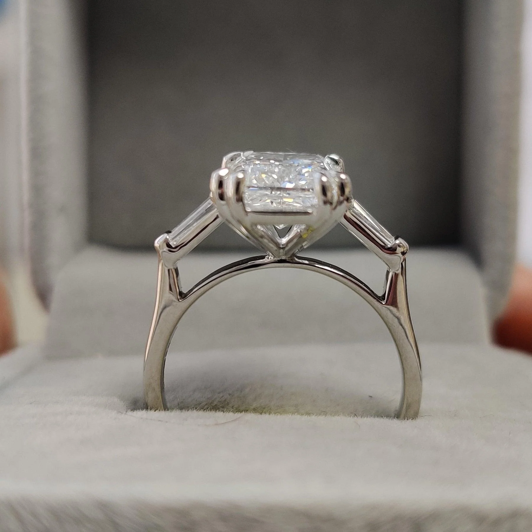 IGI Certified Radiant & Diamond Trilogy Ring with Band Platinum 6.50Ct - Image 5