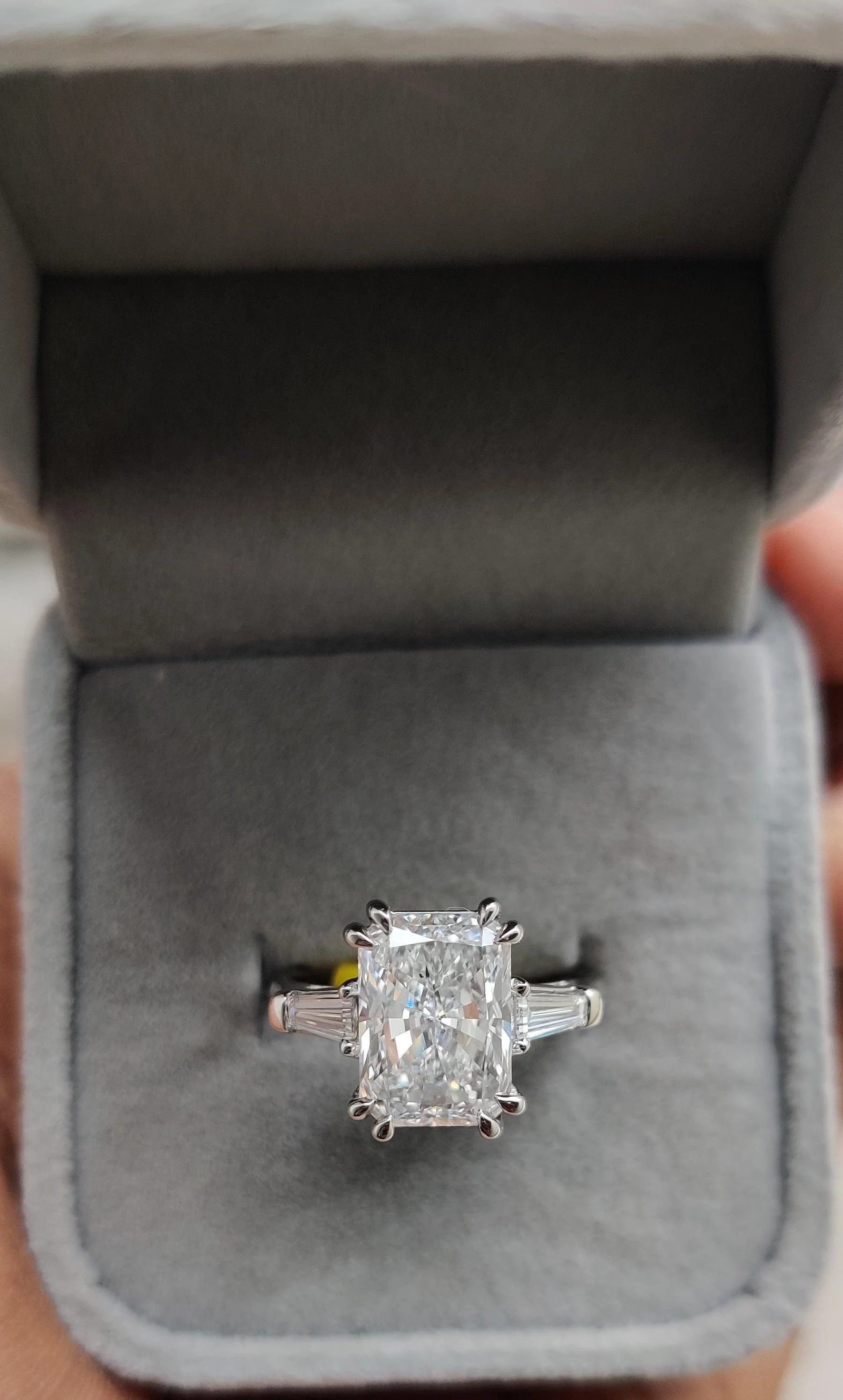 IGI Certified Radiant & Diamond Trilogy Ring with Band Platinum 6.50Ct - Image 7