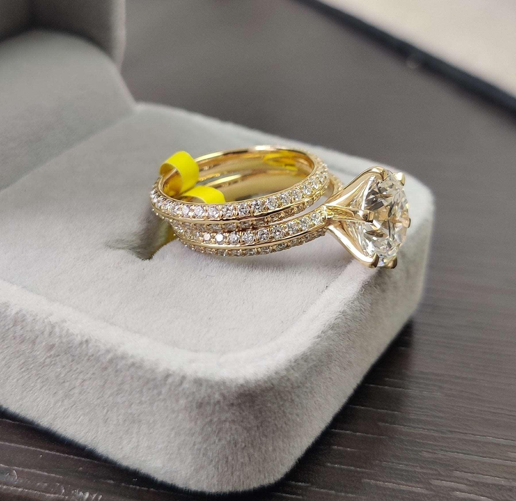 6.00Ct Round Diamond Bridal Set Engagement Ring in Platinum / 18k Gold - Image 3