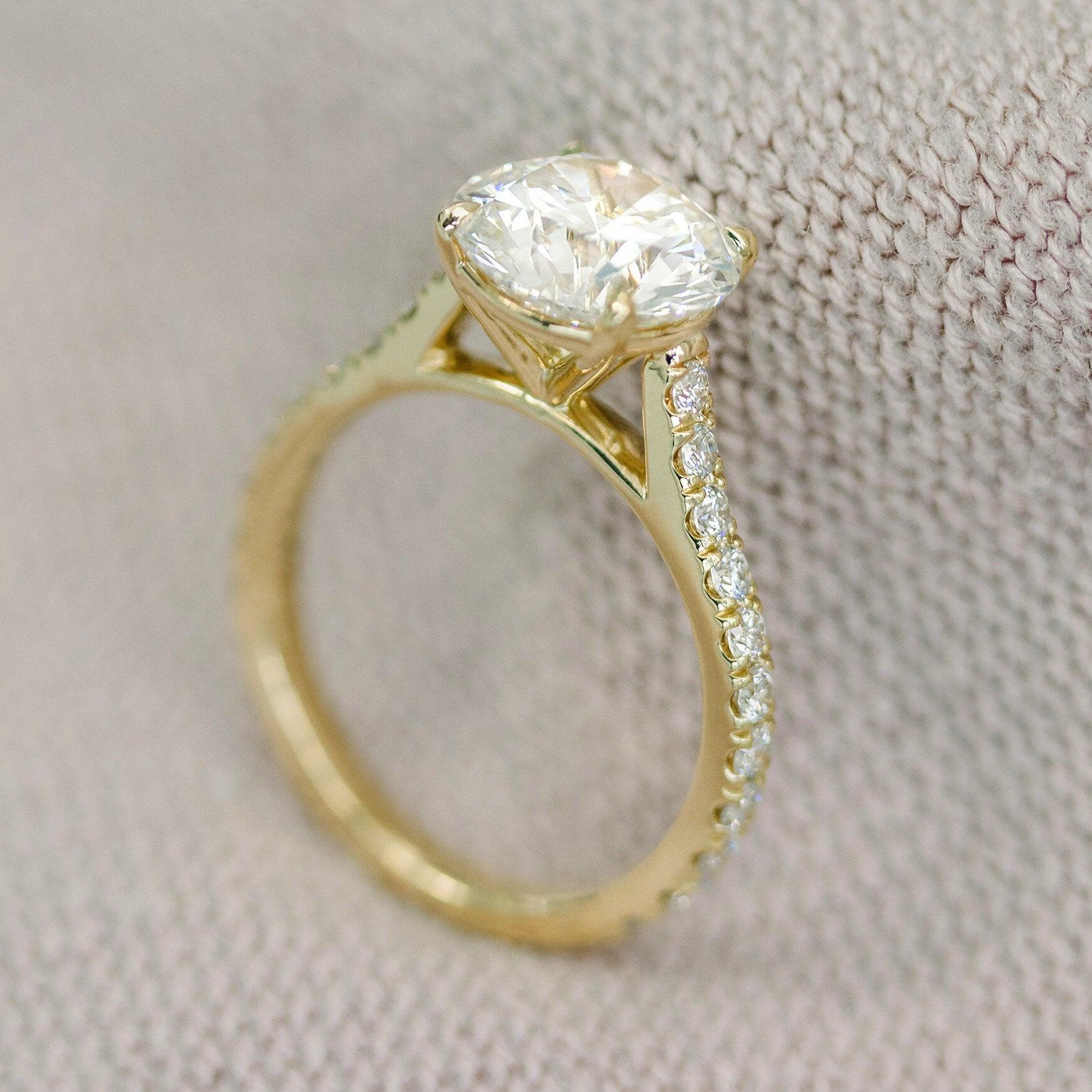 IGI Certified 3.75Ct Round Diamond Engagement Ring in 18k Yellow Gold - Image 2