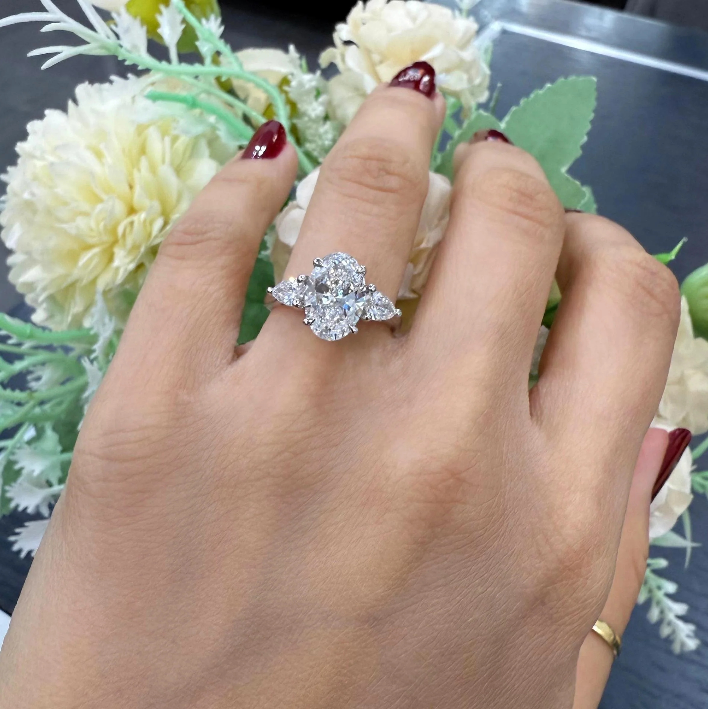 3.00Carat D/VS Lab Grown Oval & Pear Shape Diamond Trilogy Ring In Platinum - Image 2