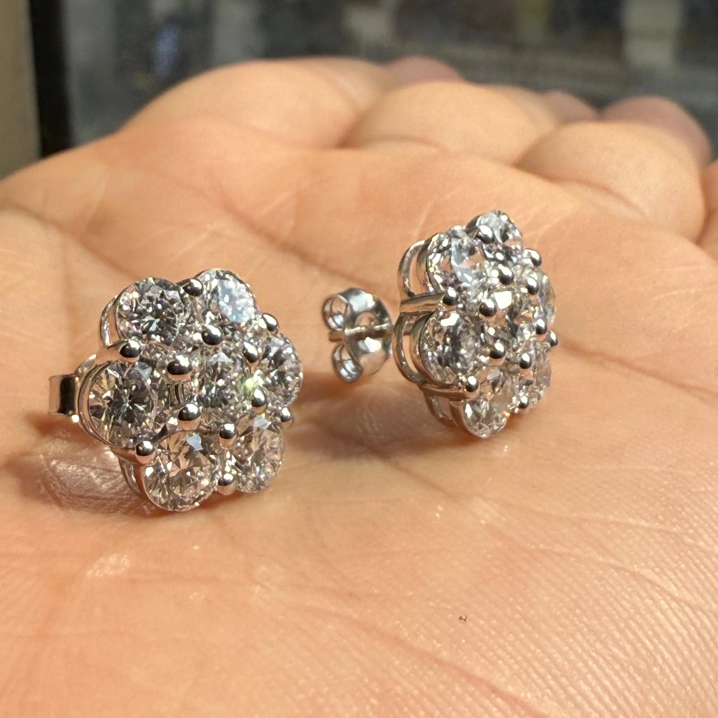 4.60Ct D/VS Lab Diamond Cluster Earrings in White Gold - Image 4