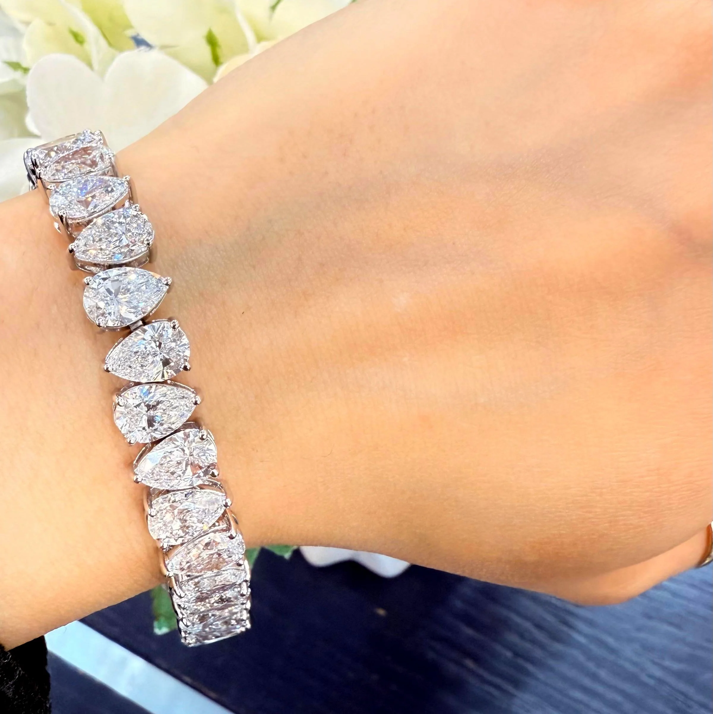 35.42CT D/VS Pear Lab Diamond Tennis Bracelet In Platinum - 35Grams - Image 3