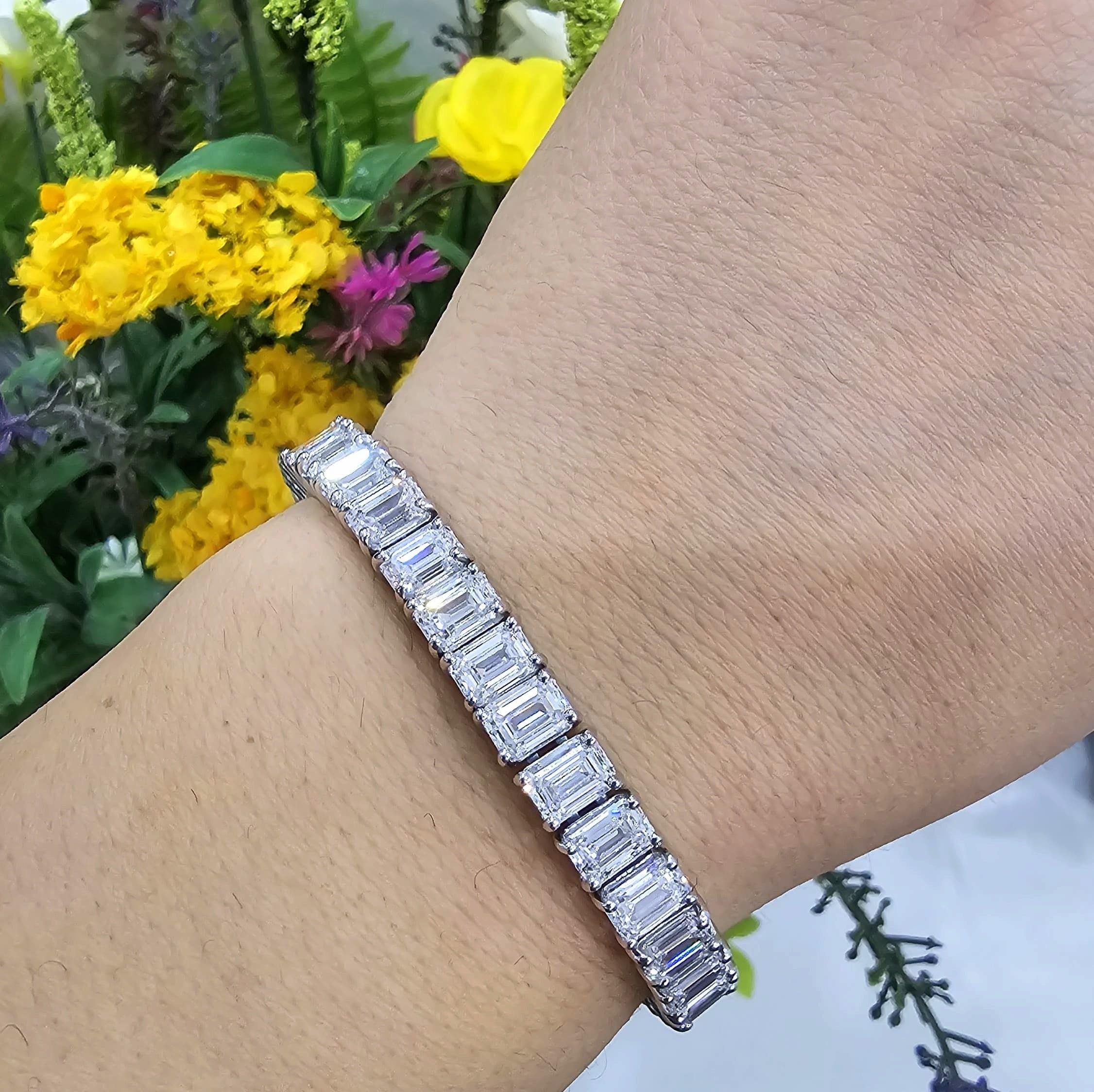 D/VS 27.50 Carat Emerald Cut Lab Diamond Tennis Bracelet In Platinum