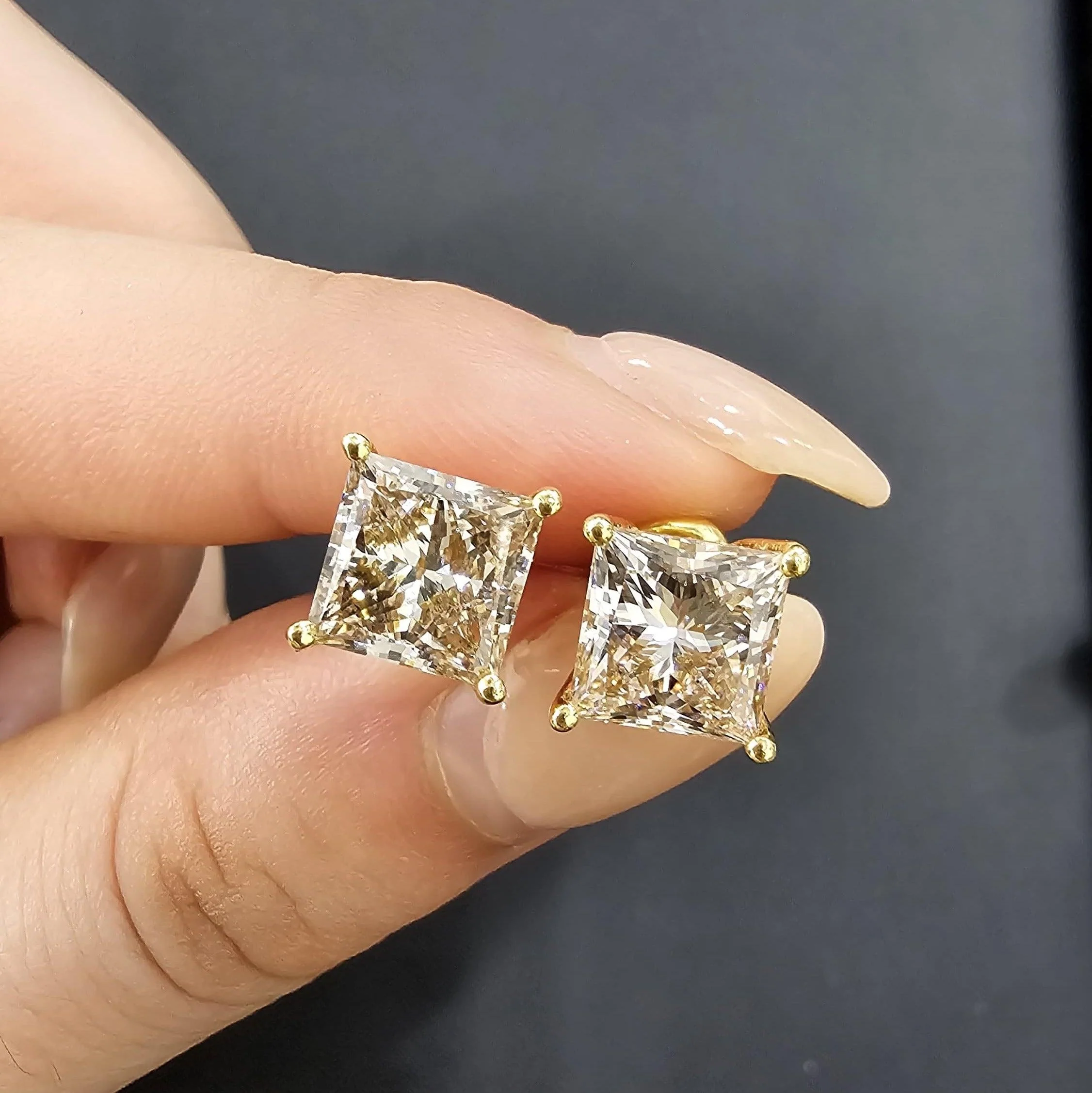 Special Offer..!! VVS Champagne Princess Cut Diamond Stud Earrings, 5.50 Carat - 18k Yellow Gold - Image 2